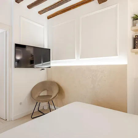 Boutique Steps From Colosseum Appartement *